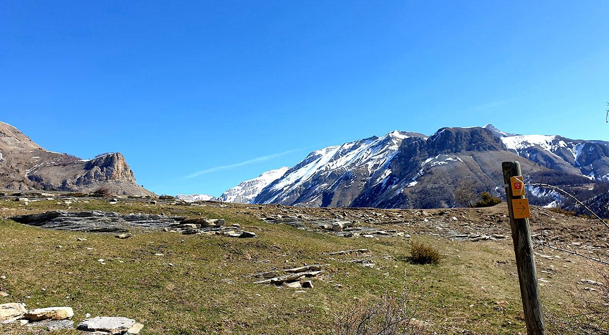 Col d'Allos - Départ du sentier au printemps
