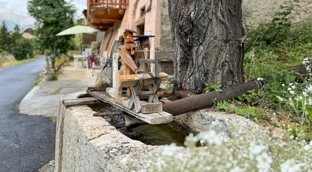 Circuit des moulins de la haute vallée de l'Ubaye - Alex, automate de la fontaine de Fouillouse