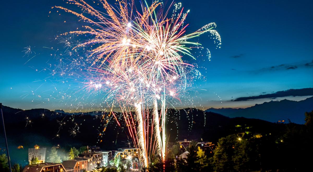 Feu d'artifice à la station de Montclar_Montclar - Feu d'artifice à la station de Montclar