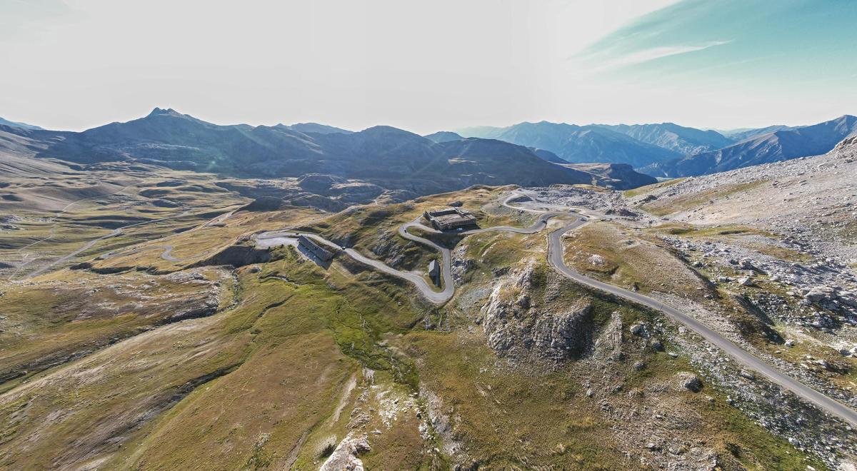 Les Alpianistes - Jausiers - Casernes de Restefond sur le col de la Bonette