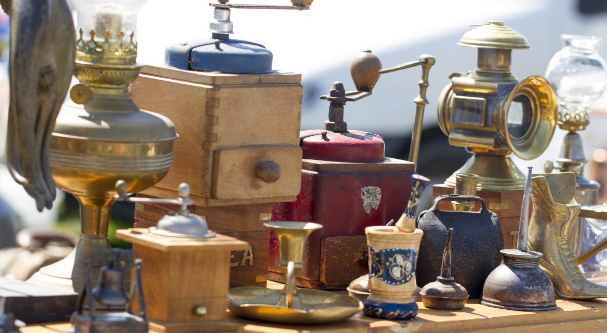 Vide grenier dans la rue basse_Seyne - Vide grenier