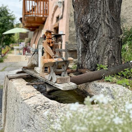Circuit des moulins de la haute vallée de l'Ubaye - Alex, automate de la fontaine de Fouillouse Circuit des moulins de la haute vallée de l'Ubaye - Alex, automate de la fontaine de Fouillouse