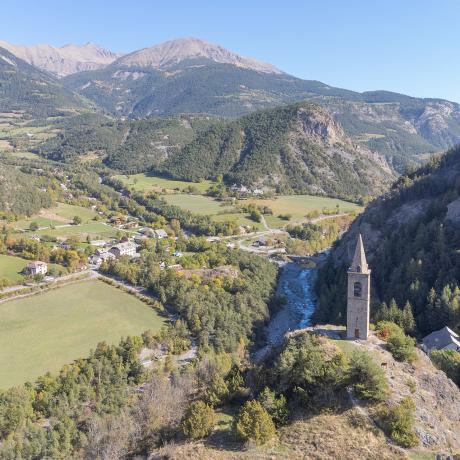 GR®56 - Etape 1 : La Fresquière/Méolans - Abbaye du Laverq - Méolans-Revel et le clocher Saint-Julien GR®56 - Etape 1 : La Fresquière/Méolans - Abbaye du Laverq - Méolans-Revel et le clocher Saint-Julien