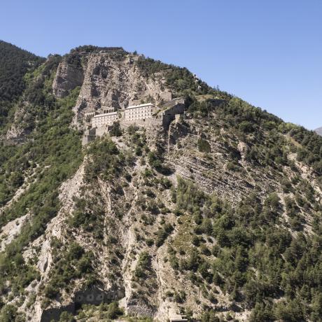 Ubaye - Pays du Viso en 6 jours (GRP®) : La frontière fortifiée - Fort de Tournoux Ubaye - Pays du Viso en 6 jours (GRP®) : La frontière fortifiée - Fort de Tournoux