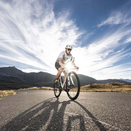 Cycliste sur le col de la Bonette - Cycliste sur le col de la Bonette