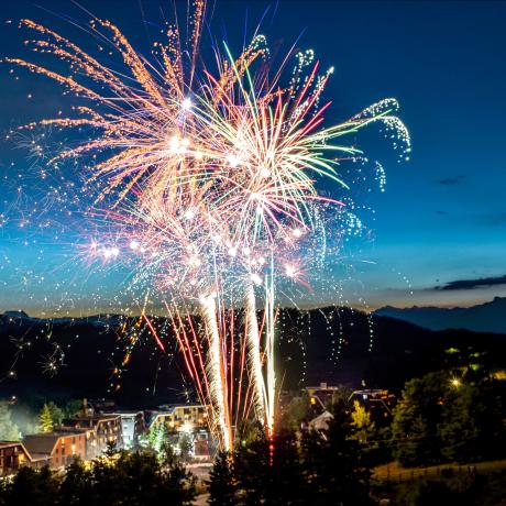Feu d'artifice à la station de Montclar_Montclar - Feu d'artifice à la station de Montclar