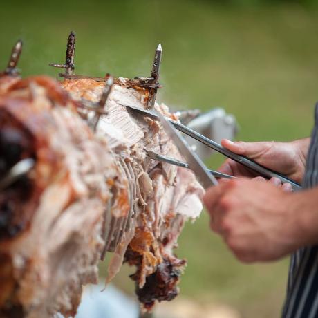 Cochon à la broche à Chabanon_Selonnet - Cochon à la broche