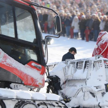 Le traîneau futuriste du Père Noël - Le Sauze - Le Père Noël sur sa dameuse