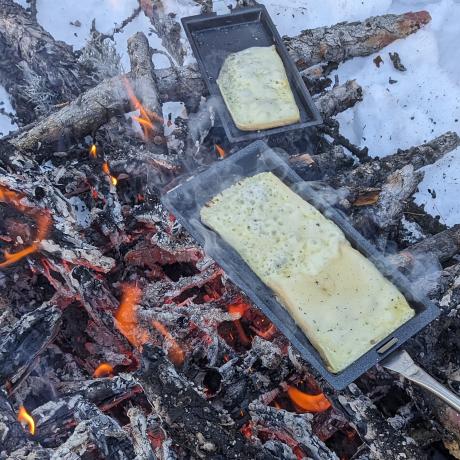 Balade raquettes et raclette - Le Sauze - Raclette au feu de bois